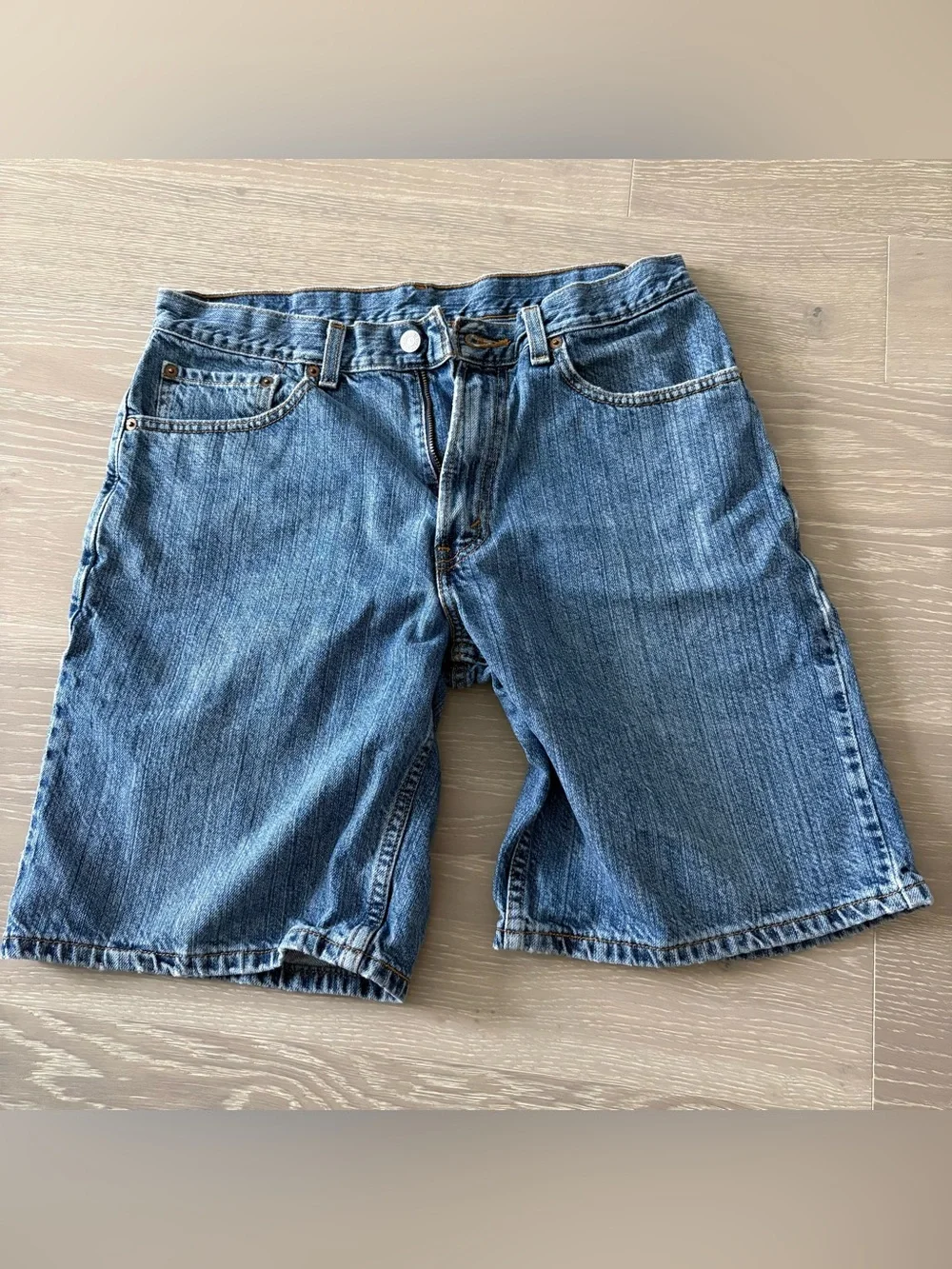Levi's Medium Blue Denim Jean Shorts 550 relaxed fit